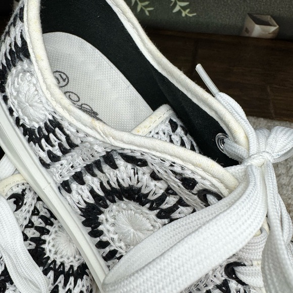 Granny Square Women's Platform Sneakers - Picture 3 of 6